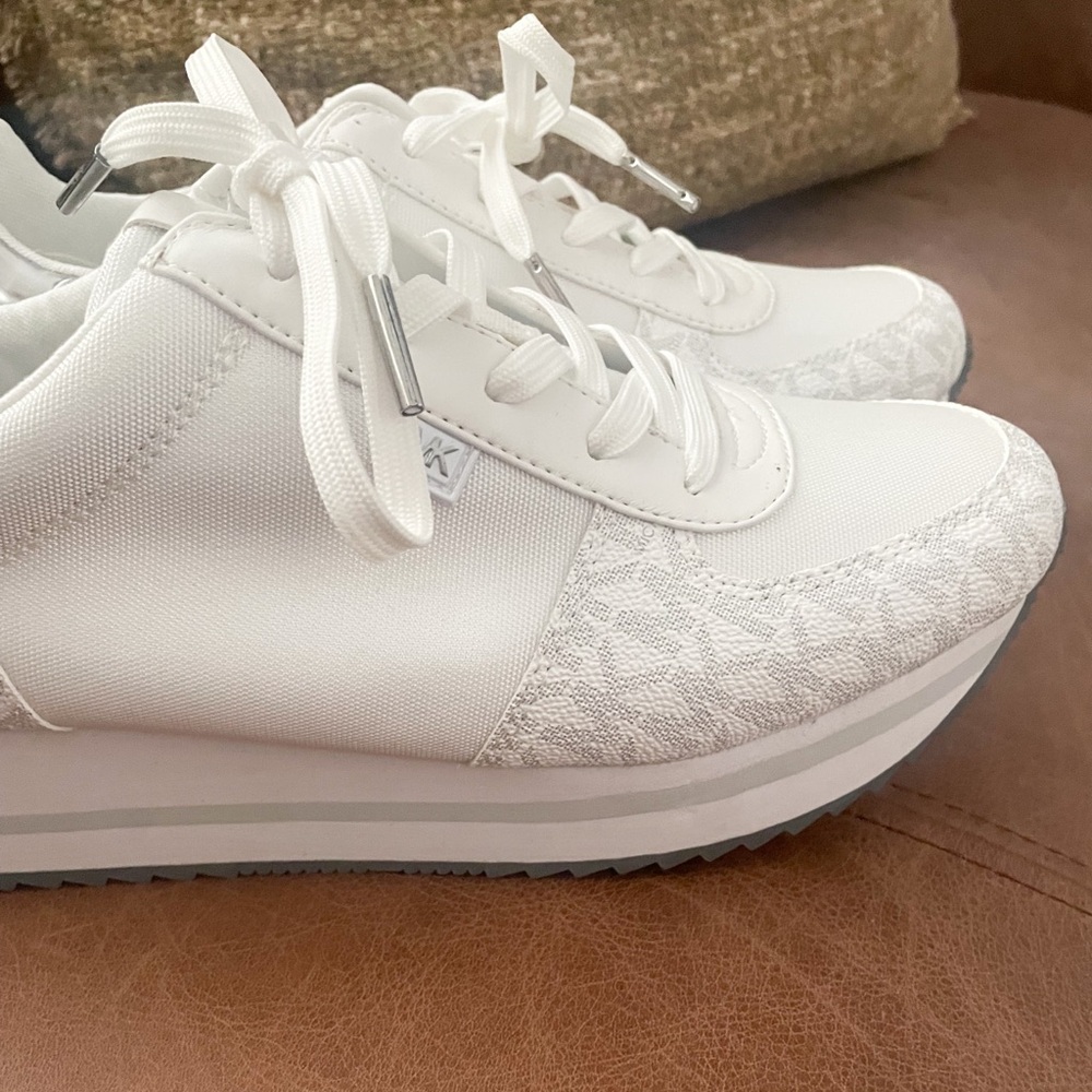 New Michael kors shoes size 8.5